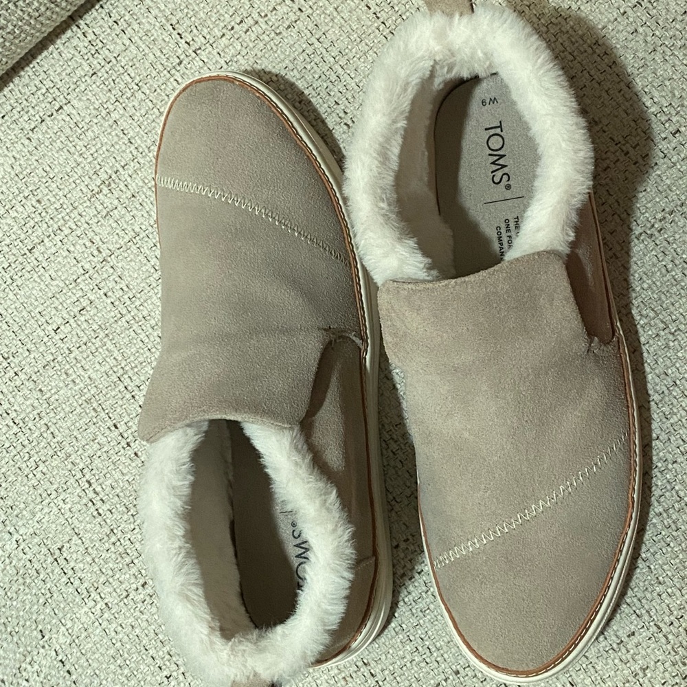 TOMS

Paxton Water-Resistant Slip-Ons